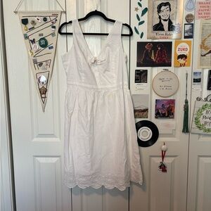 Elegant White Sleeveless Dress